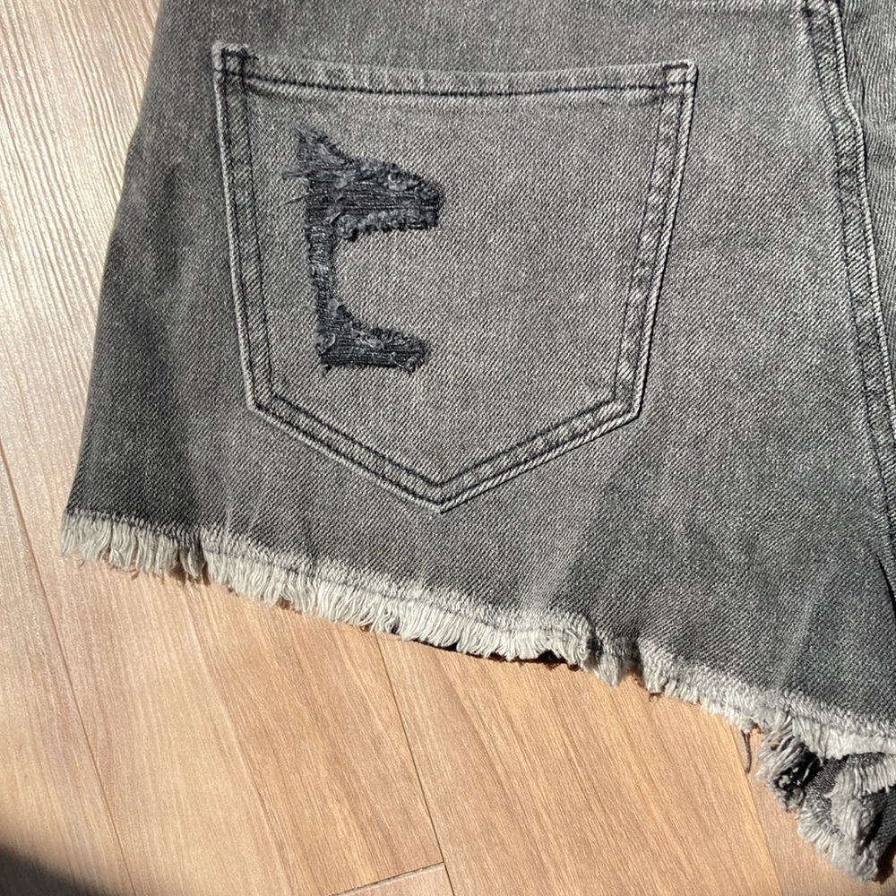 So distressed cut off denim short super high rise 2.5 in inseam 9 / 29 - Picture 10 of 17